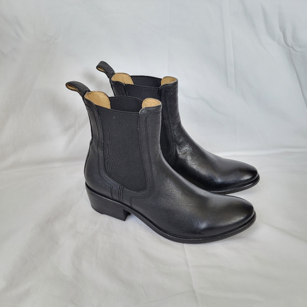 FRYE Carson Chealsea Short Boots BLACK